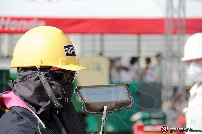 ทุบรถน้ำท่วม Honda 