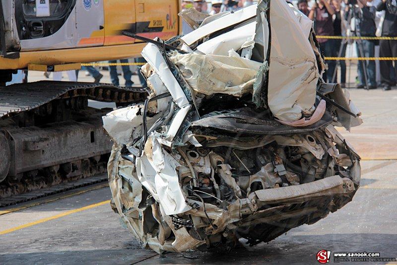 ทุบรถน้ำท่วม Honda 