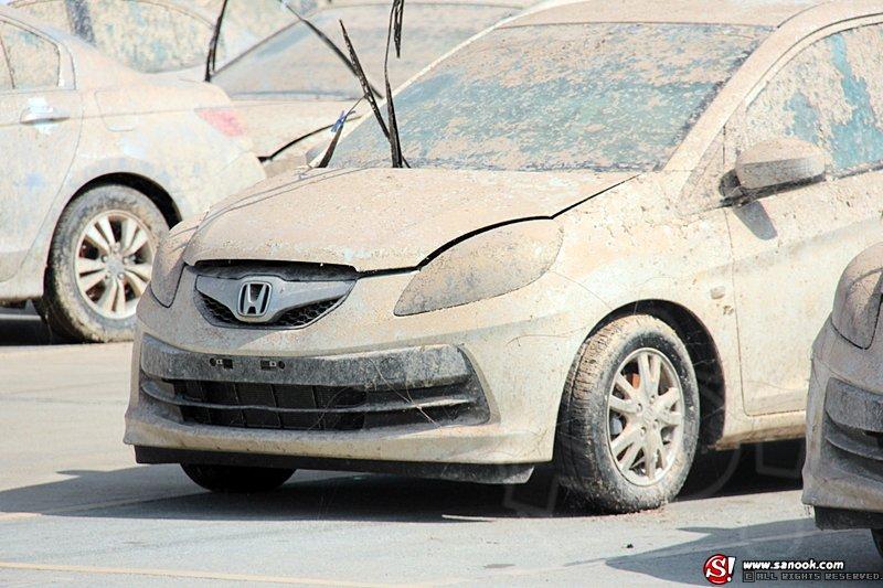ทุบรถน้ำท่วม Honda 