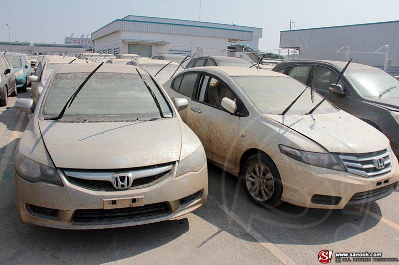 ทุบรถน้ำท่วม Honda 