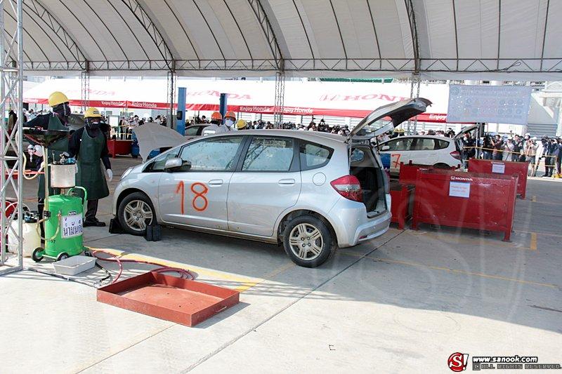 Honda ทุบรถน้ำท่วม