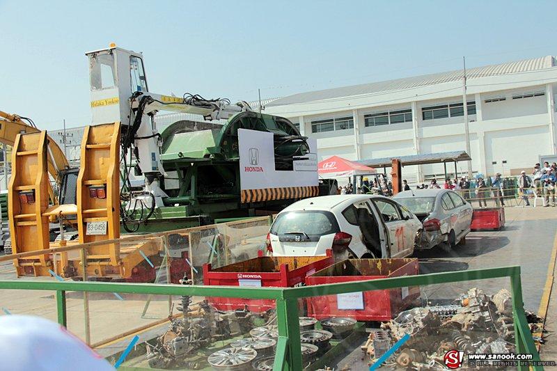 Honda ทุบรถน้ำท่วม