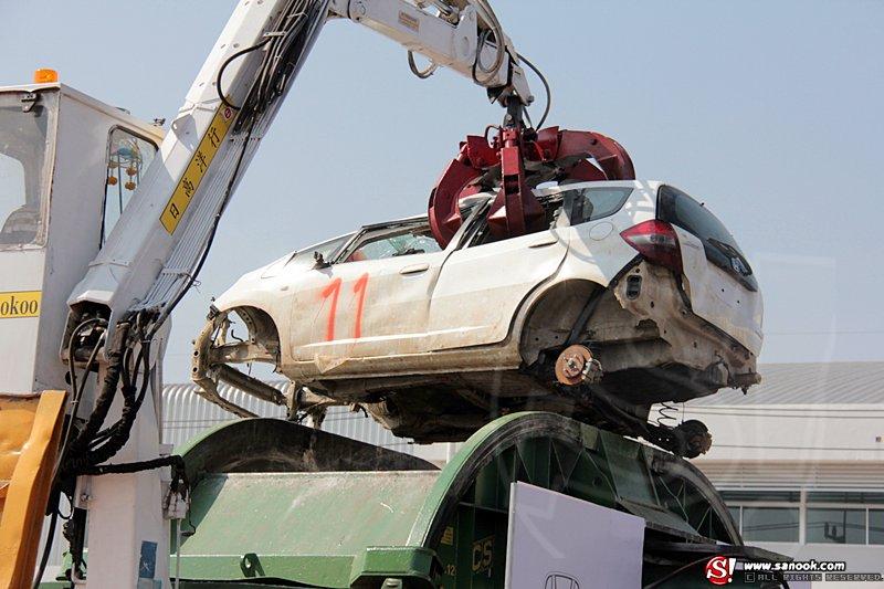 Honda ทุบรถน้ำท่วม