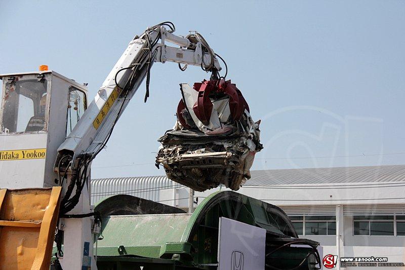 Honda ทุบรถน้ำท่วม