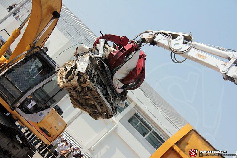 Honda ทุบรถน้ำท่วม