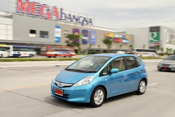 Chevrolet Sonic  VS . Honda Jazz Hybrid