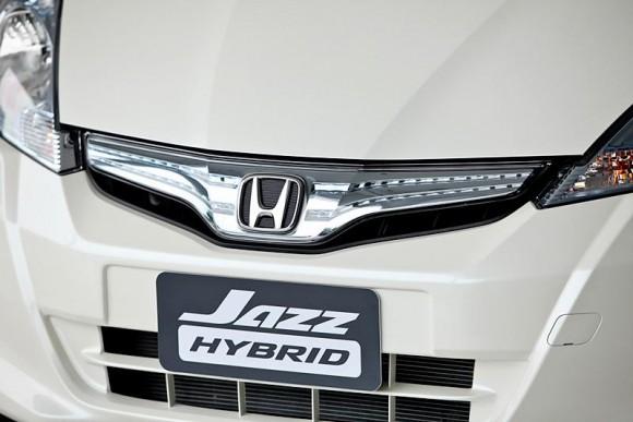 Chevrolet Sonic  VS . Honda Jazz Hybrid