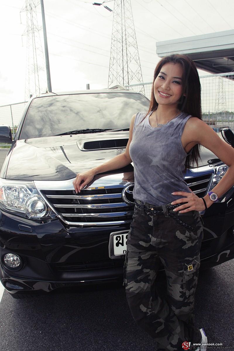 เปิดรถดารา นุ้ย เกศริน
