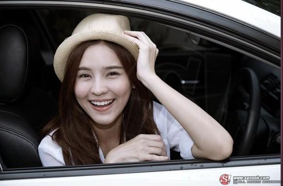 เปิดรถดารา ออมสุชาร์
