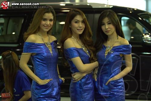 พริตตี้ FAST AUTO SHOW  2013