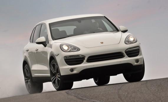 Porsche Cayenne ของ 'พลอย-ชวพร'