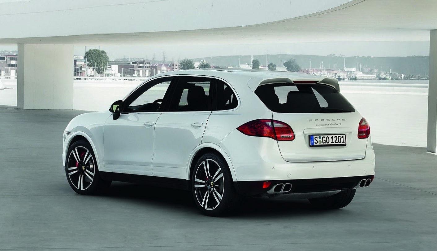 Porsche Cayenne ของ 'พลอย-ชวพร'