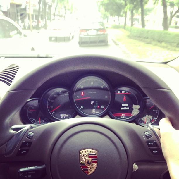 Porsche Cayenne ของ 'พลอย-ชวพร'