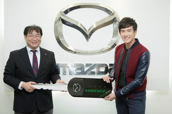 เจมส์ มาร์ Mazda2 Sports