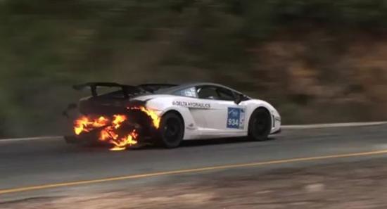 Lamborghini ไฟไหม้