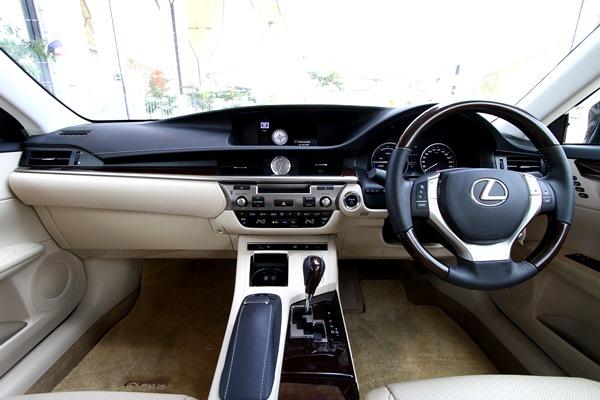 Lexus ES300h