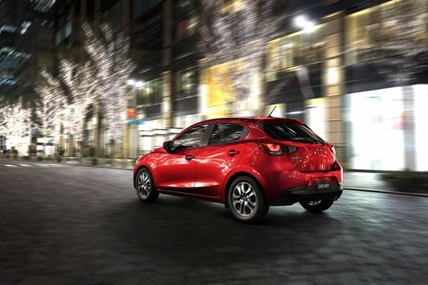 Mazda 2 2015