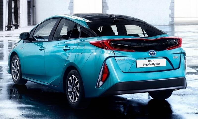 2017 Toyota Prius PHV