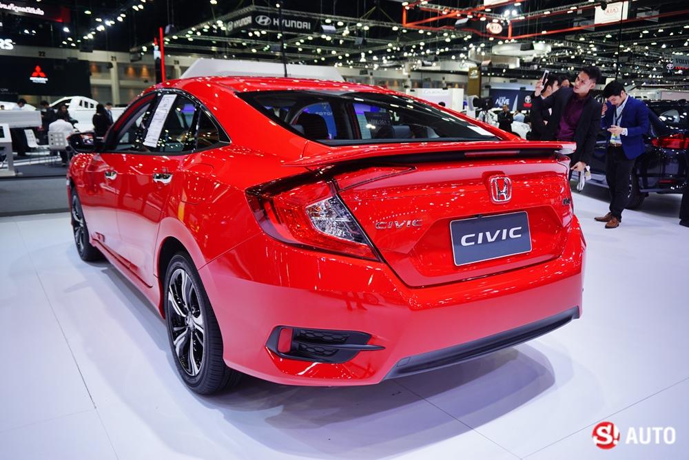 Honda Civic 2018 สีแดง Rallye Red