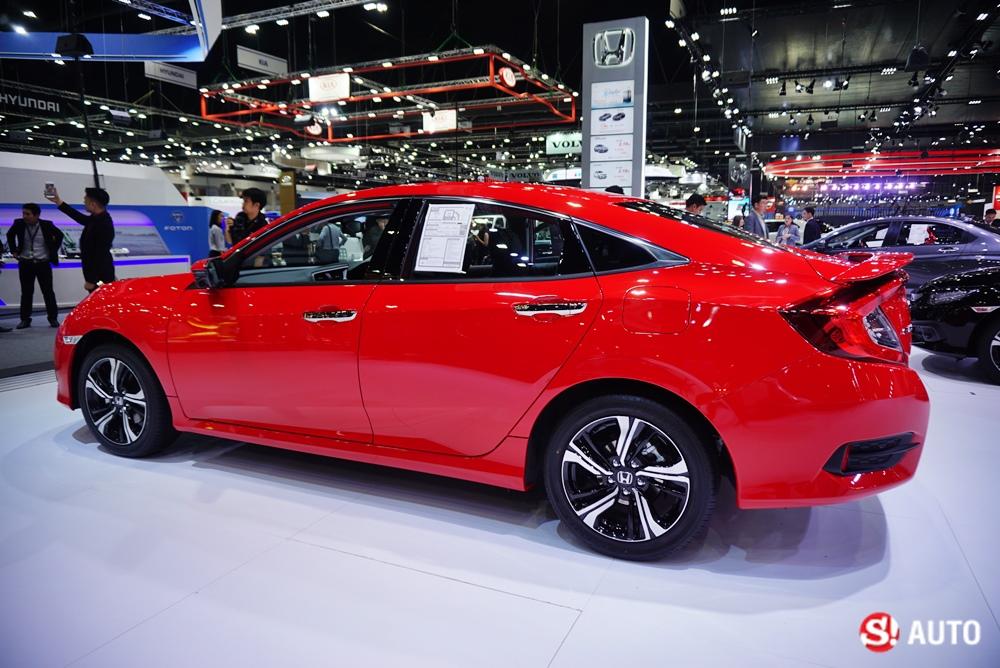 Honda Civic 2018 สีแดง Rallye Red