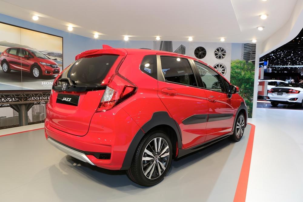 Honda Jazz X-Road 2018 / Credit: Carscoops