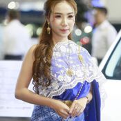 พริตตี้ชุดไทยในงานมอเตอร์โชว์ 2018
