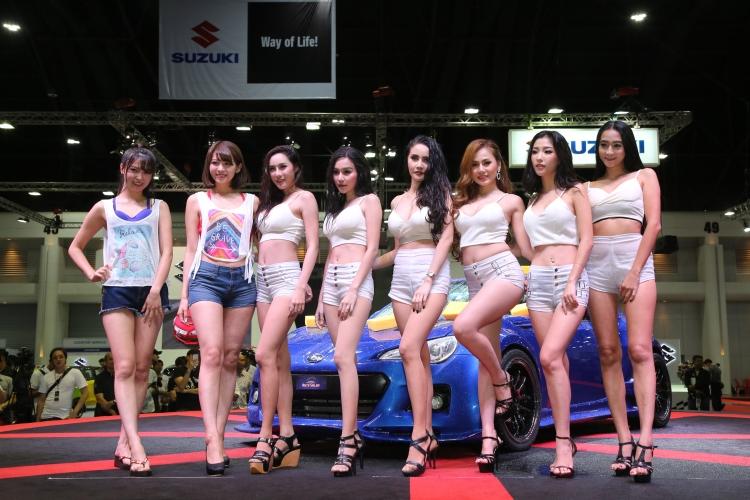 ย้อนรอยความฮอตปรอทแตกของสาวๆ ในงาน Auto Salon การันตีปีนี้จัดเต็มเช่นเดิม!