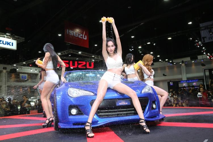 ย้อนรอยความฮอตปรอทแตกของสาวๆ ในงาน Auto Salon การันตีปีนี้จัดเต็มเช่นเดิม!