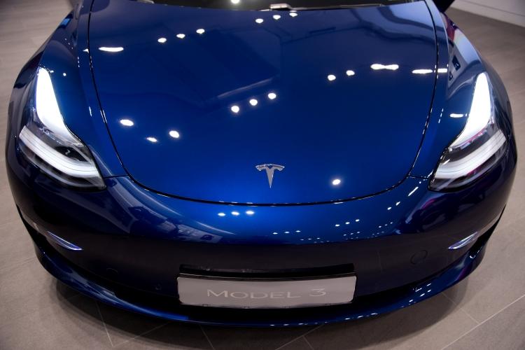 Tesla Model 3 ไฟไหม้ เหตุจากชนรถบรรทุกในรัสเซีย