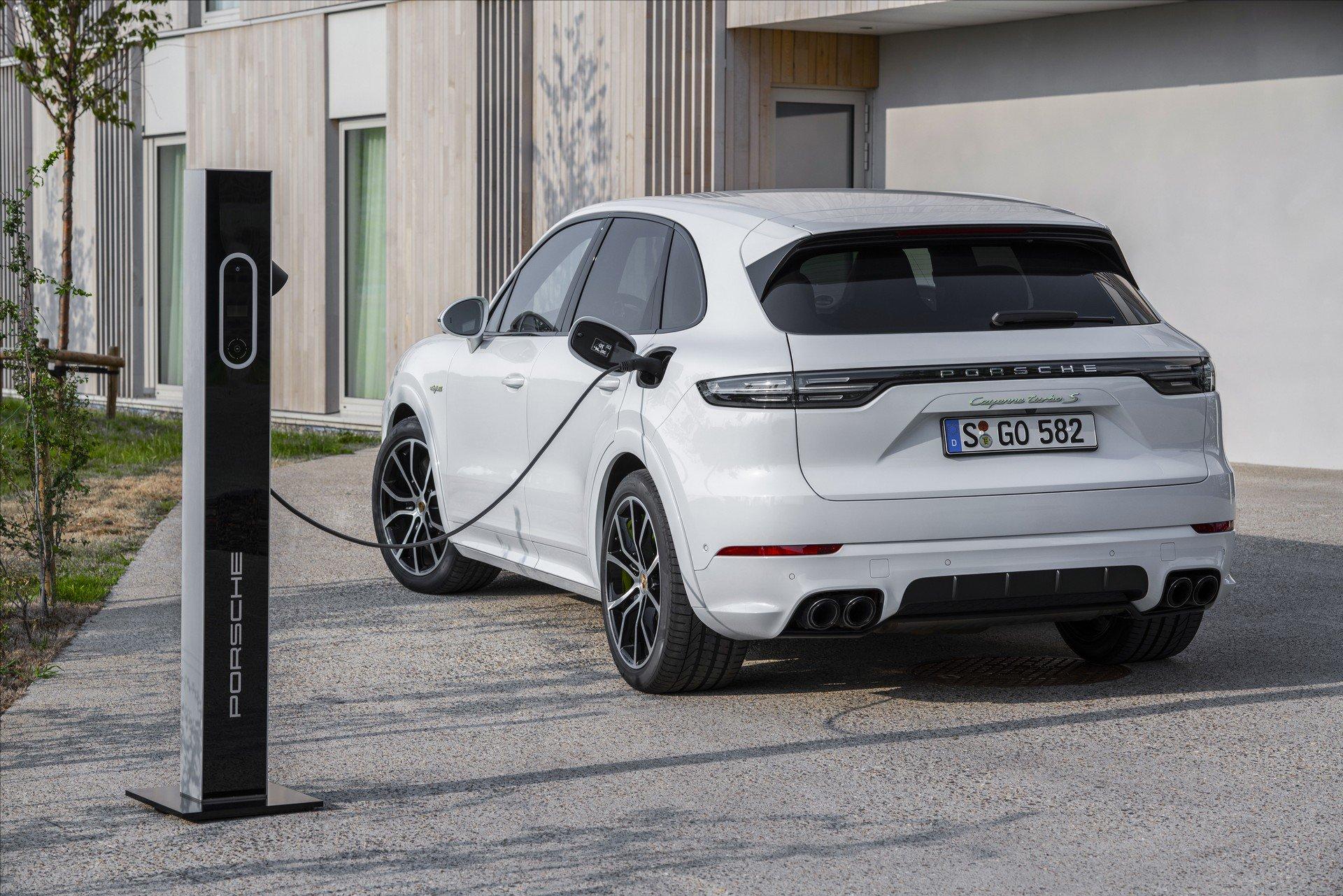 Porsche Cayenne Turbo S E-Hybrid อเนกประสงค์สุดแรง ราคาเริ่มเกือบ 5 ล้านที่อเมริกา