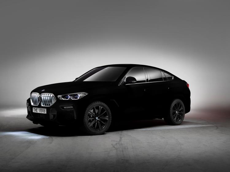 BMW X6 ดำสนิท มืดมิดที่สุดในโลก