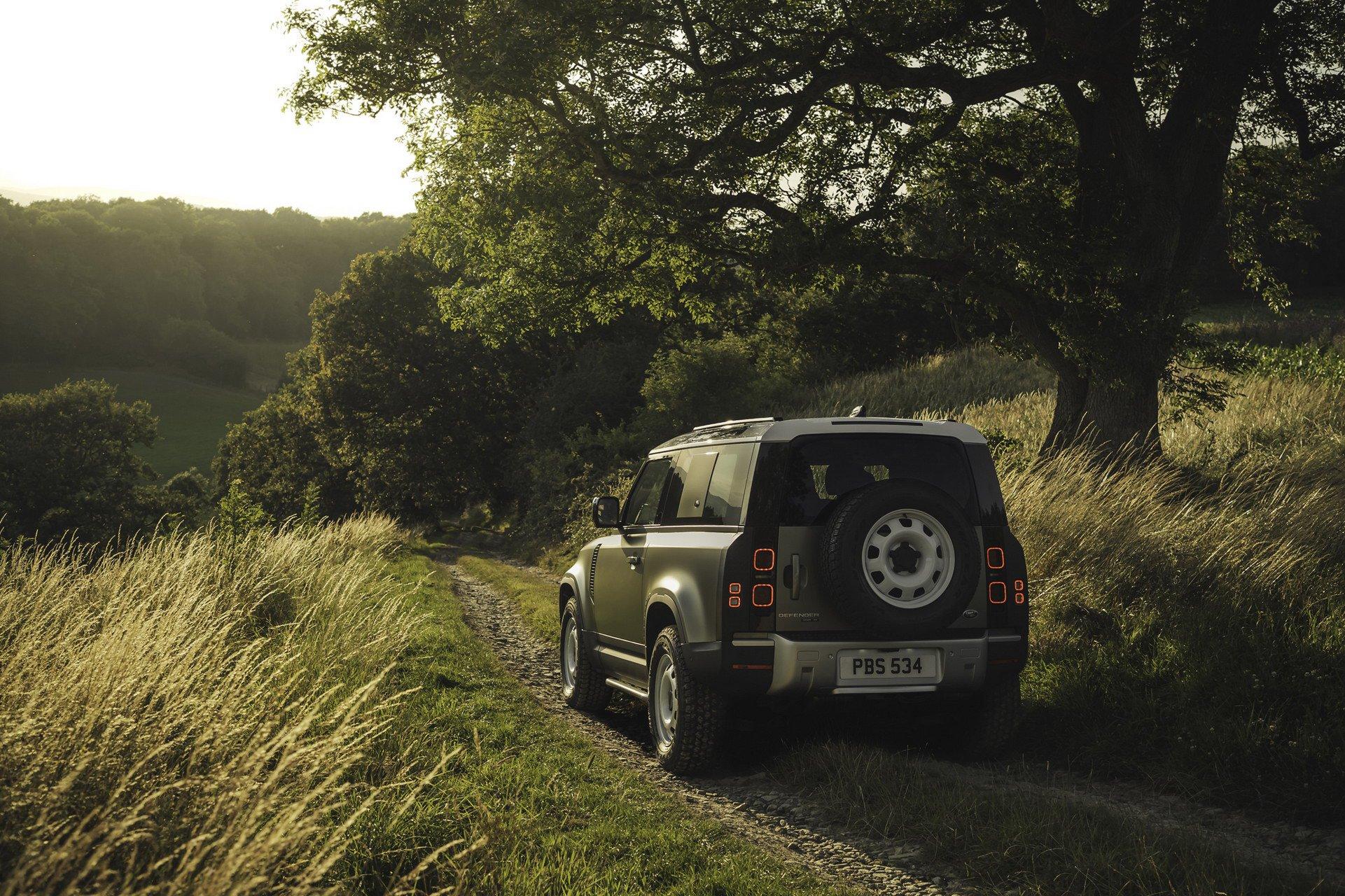 All-new Land Rover Defender 2020 เมื่อออฟโรดในตำนานฟื้นคืนชีพ!