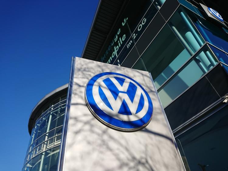 Volkswagen ปรับโลโก้! เตรียมใช้กับรถยนต์ไฟฟ้าคันแรกของค่ายเป็นครั้งแรก