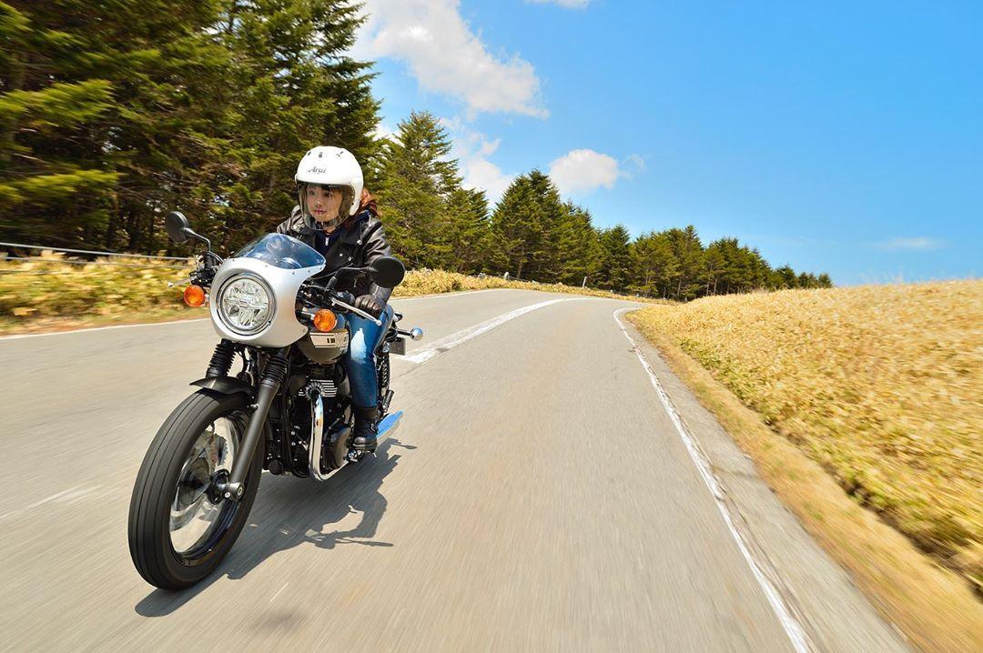 รู้จัก Natsumi Hirajima กราเวียร์ไอดอลหุ่นเร้าใจ และชีวิตบนบิ๊กไบค์ที่ไม่ได้มาเล่นๆ