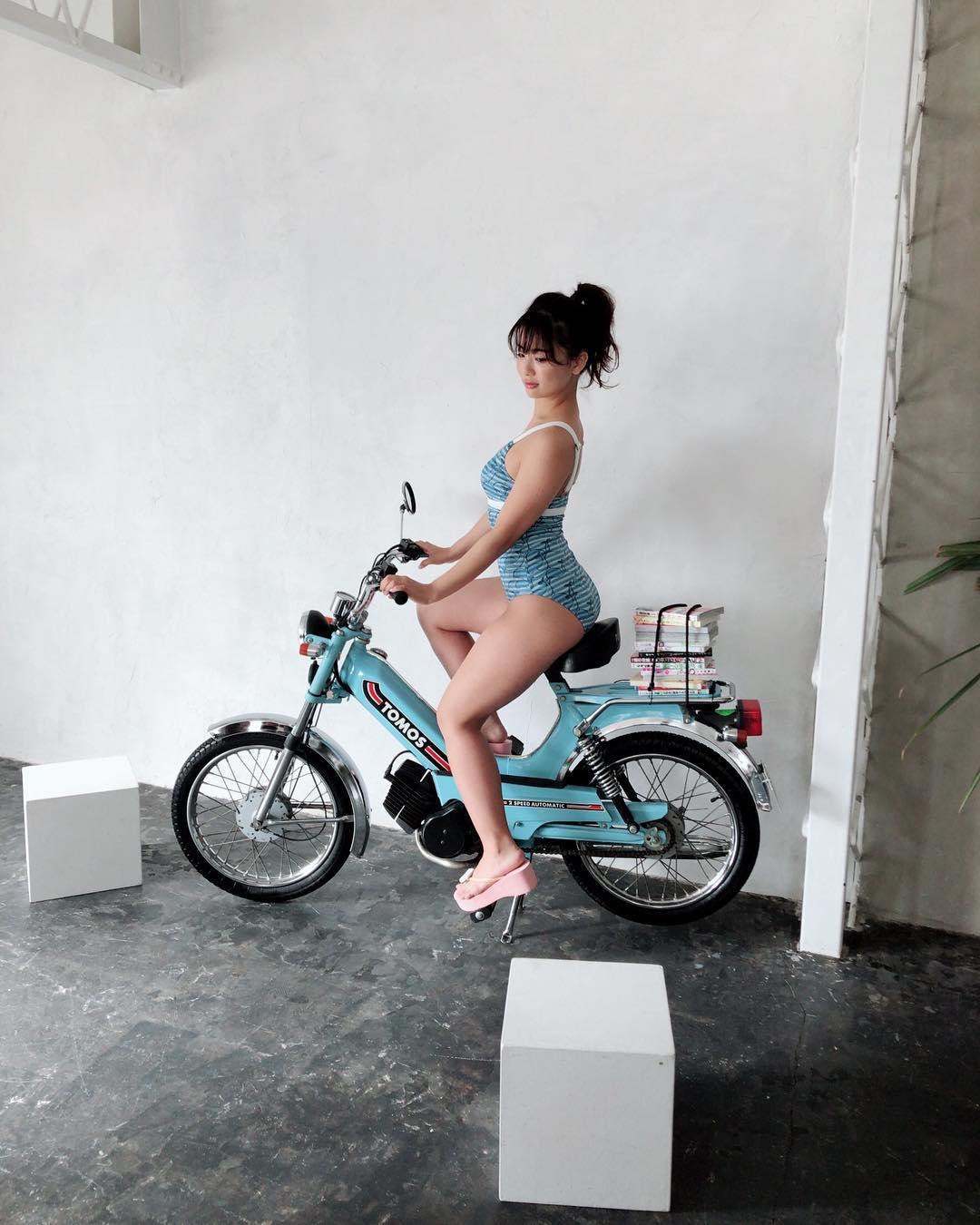 รู้จัก Natsumi Hirajima กราเวียร์ไอดอลหุ่นเร้าใจ และชีวิตบนบิ๊กไบค์ที่ไม่ได้มาเล่นๆ