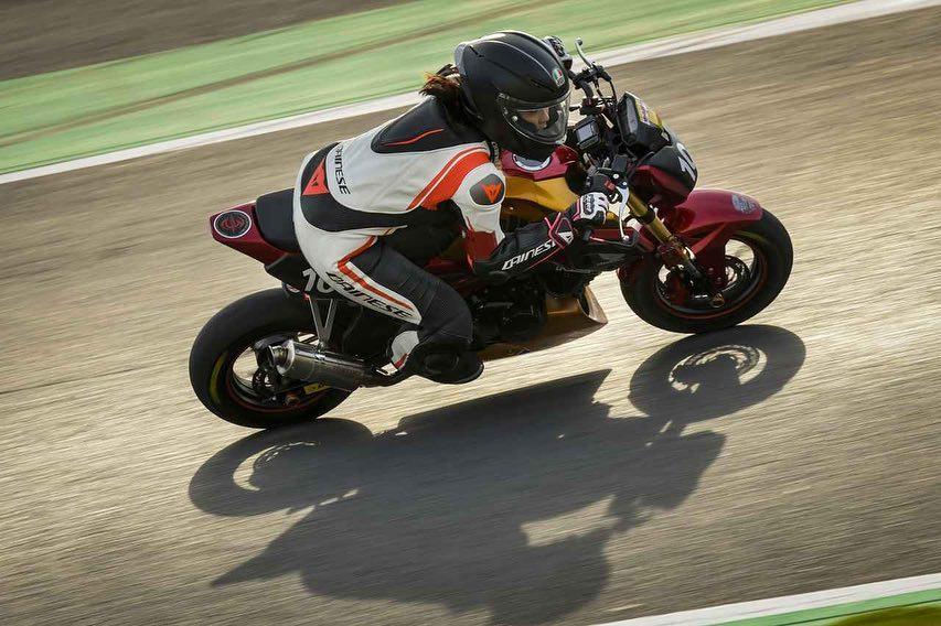 รู้จัก Natsumi Hirajima กราเวียร์ไอดอลหุ่นเร้าใจ และชีวิตบนบิ๊กไบค์ที่ไม่ได้มาเล่นๆ