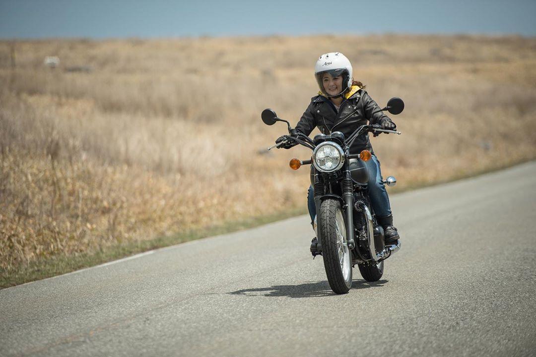 รู้จัก Natsumi Hirajima กราเวียร์ไอดอลหุ่นเร้าใจ และชีวิตบนบิ๊กไบค์ที่ไม่ได้มาเล่นๆ