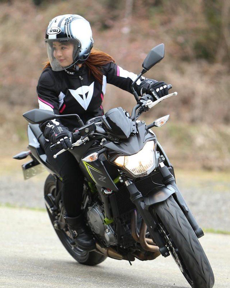 รู้จัก Natsumi Hirajima กราเวียร์ไอดอลหุ่นเร้าใจ และชีวิตบนบิ๊กไบค์ที่ไม่ได้มาเล่นๆ