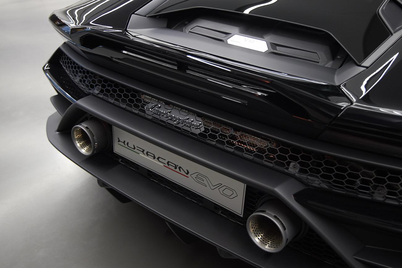 รู้จัก Lamborghini Huracán EVO คันแรกในไทยที่ น็อต วิศรุต ไปรับมอบถึงโรงงานที่อิตาลี