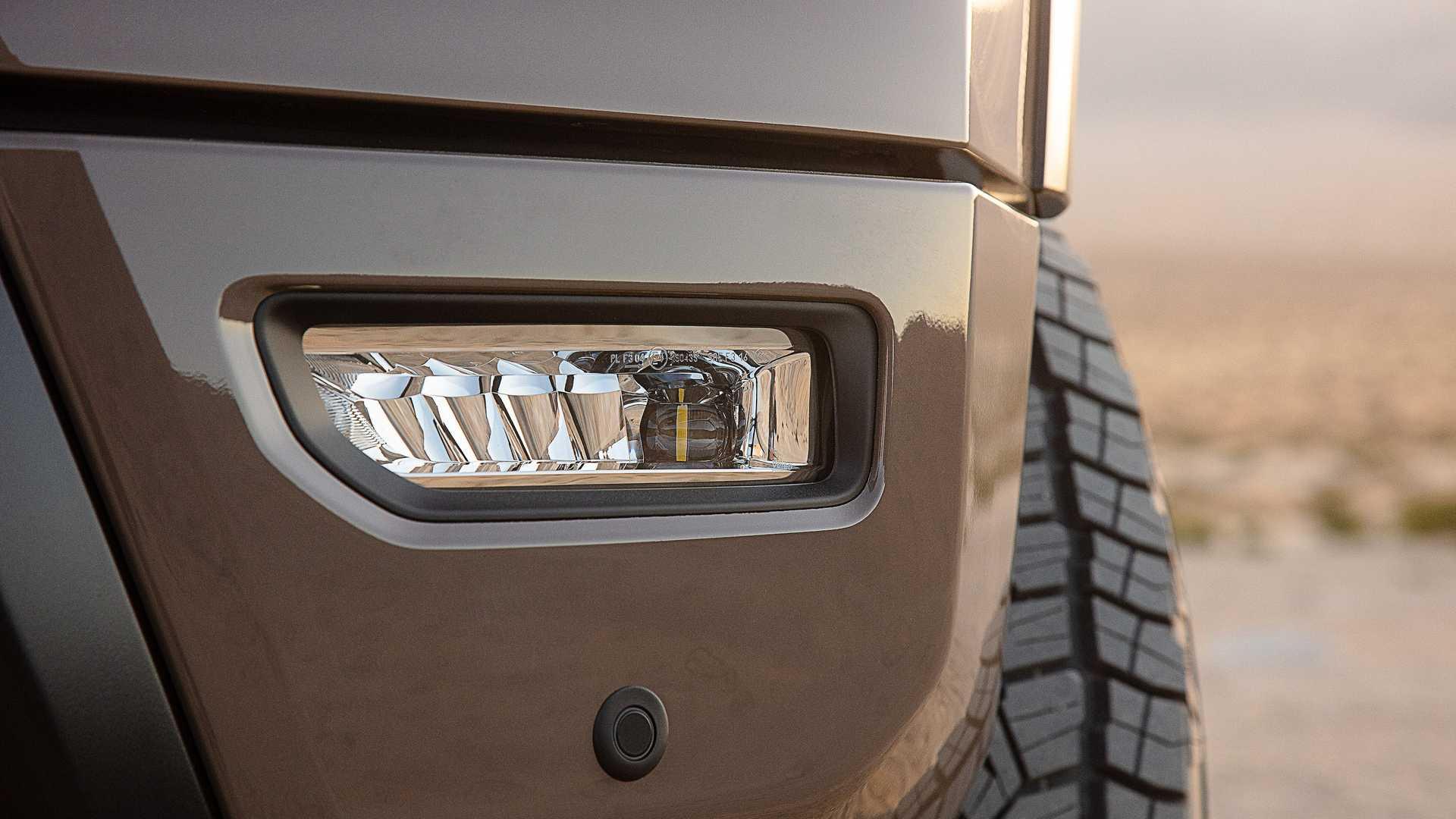 Nissan Titan 2020 กระบะสุดแกร่งพร้อมลุยออฟโรด เปลี่ยนโฉมแทบยกคัน!