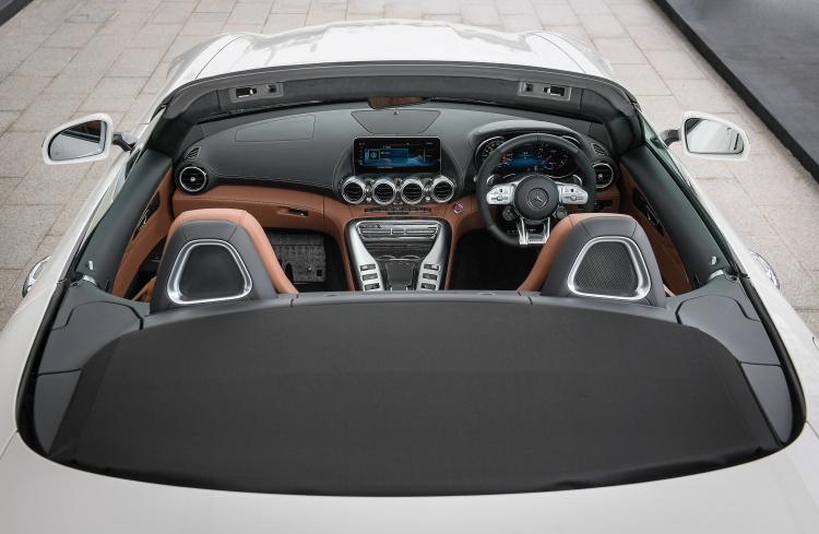 Mercedes-AMG GT C Roadster โฉมใหม่ ความหรูหราที่มาพร้อมฟีลในสนามแข่ง!