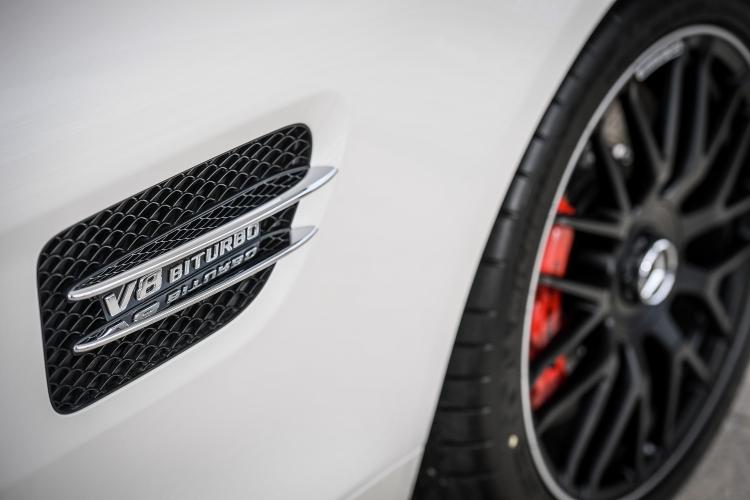 Mercedes-AMG GT C Roadster โฉมใหม่ ความหรูหราที่มาพร้อมฟีลในสนามแข่ง!