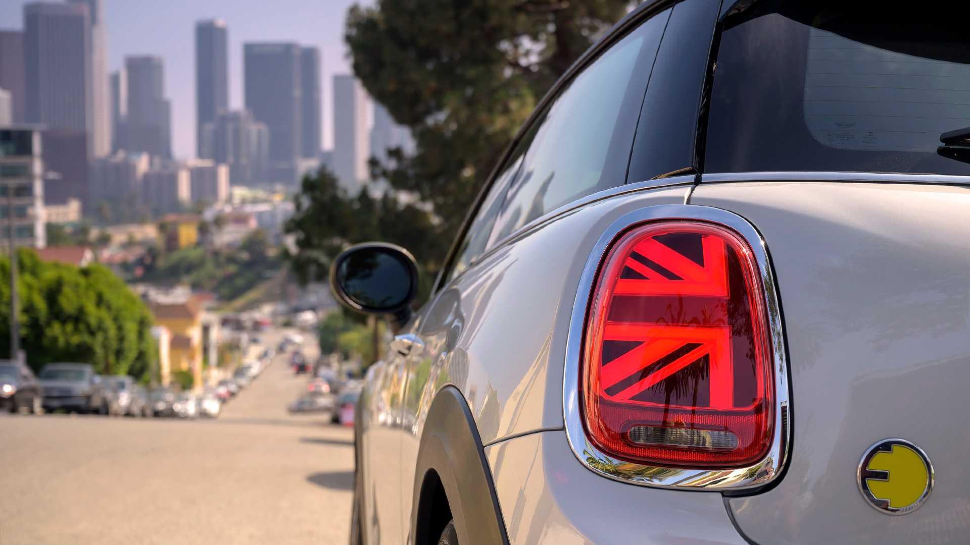 Mini Cooper SE 2020 รถยนต์ไฟฟ้าคันจิ๋วเคาะราคาไม่ถึงล้าน!