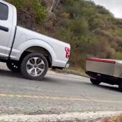 Ford แค่ขำๆ ปล่อย อีลอน มัสก์ แข่งต่อไปคนเดียวหลังศึกชักเย่อของ F-150 และ Cybertruck