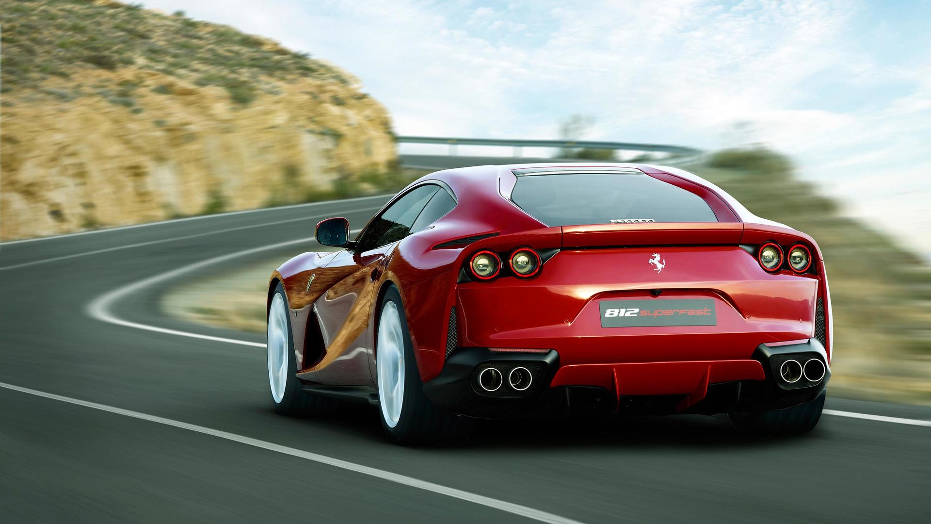 เปิดสเปก Ferrari 812 Superfast ซูเปอร์คาร์คันงามที่ ฝน ฮอร์โมน นั่งไปประสบอุบัติเหตุ