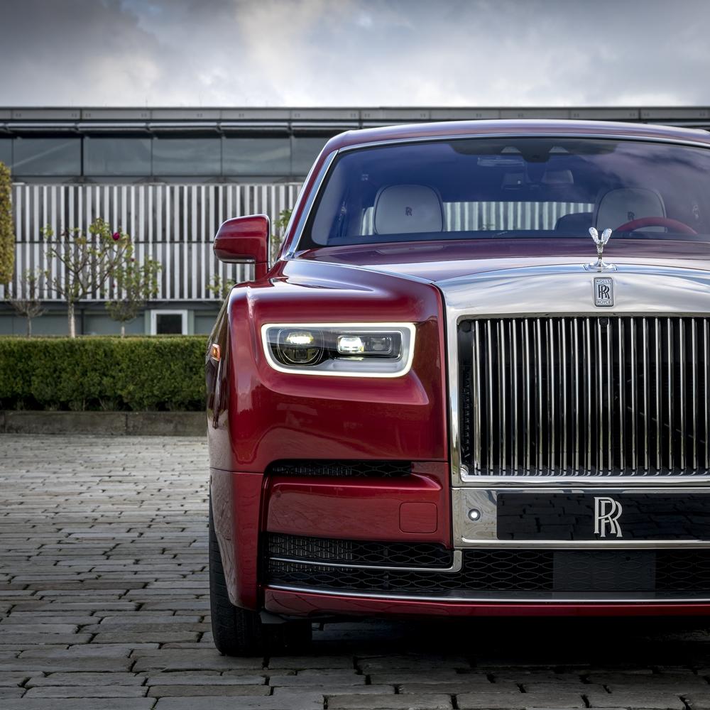 คันเดียวในจักรวาล! Rolls-Royce Red Phantom กับสีแดงพิเศษเพิ่มชิ้นคริสตัล