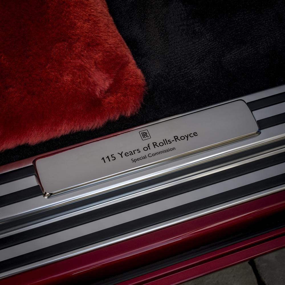 คันเดียวในจักรวาล! Rolls-Royce Red Phantom กับสีแดงพิเศษเพิ่มชิ้นคริสตัล