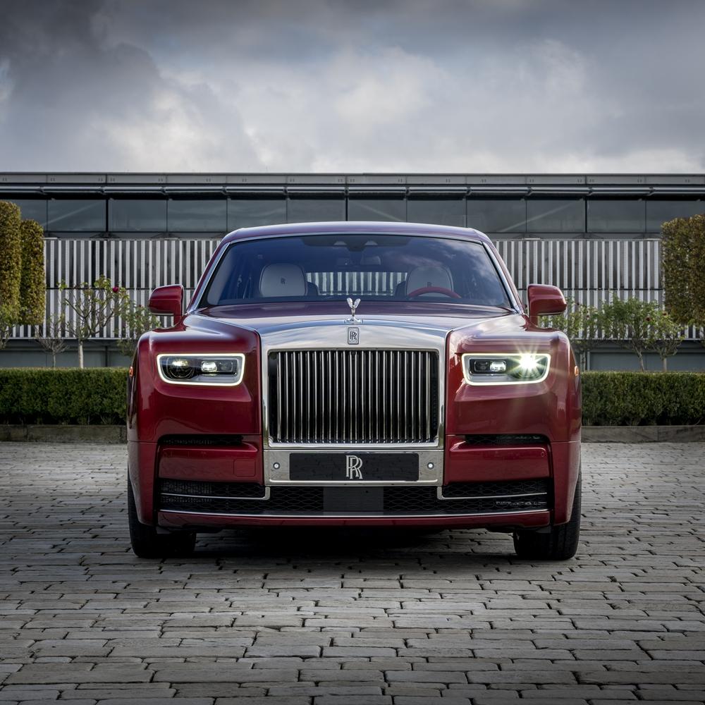 คันเดียวในจักรวาล! Rolls-Royce Red Phantom กับสีแดงพิเศษเพิ่มชิ้นคริสตัล