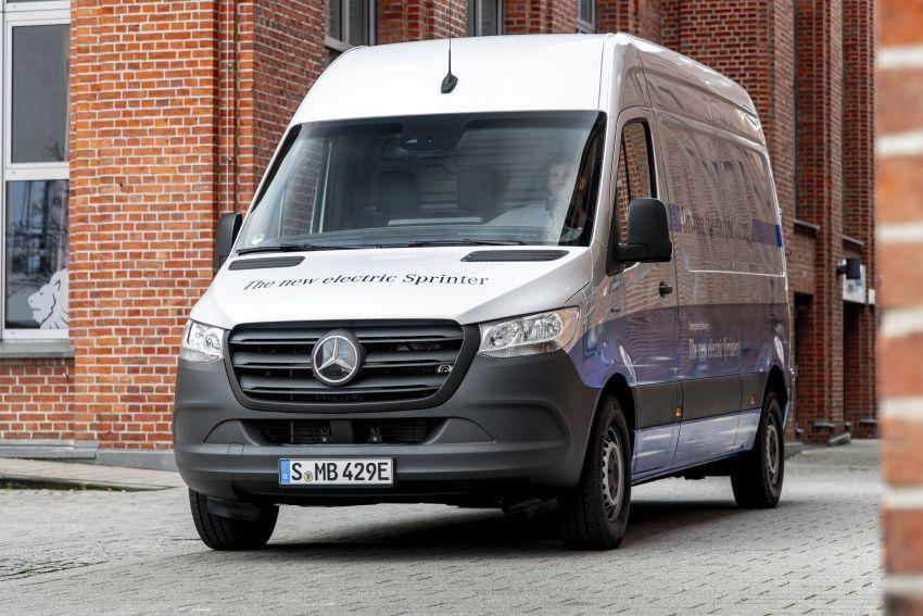 Mercedes-Benz eSprinter รถตู้ไฟฟ้าล้วนที่มาพร้อมพื้นที่บรรทุกของเพียบ!