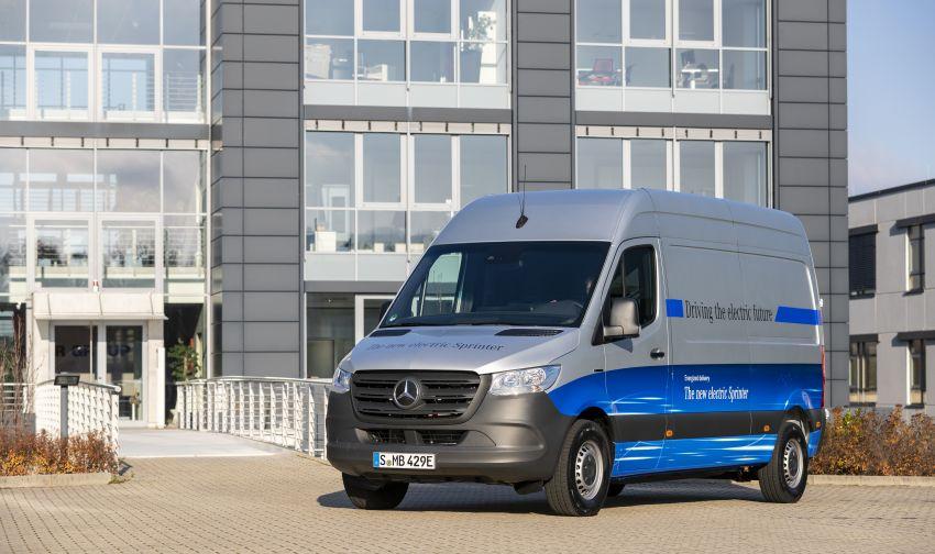 Mercedes-Benz eSprinter รถตู้ไฟฟ้าล้วนที่มาพร้อมพื้นที่บรรทุกของเพียบ!